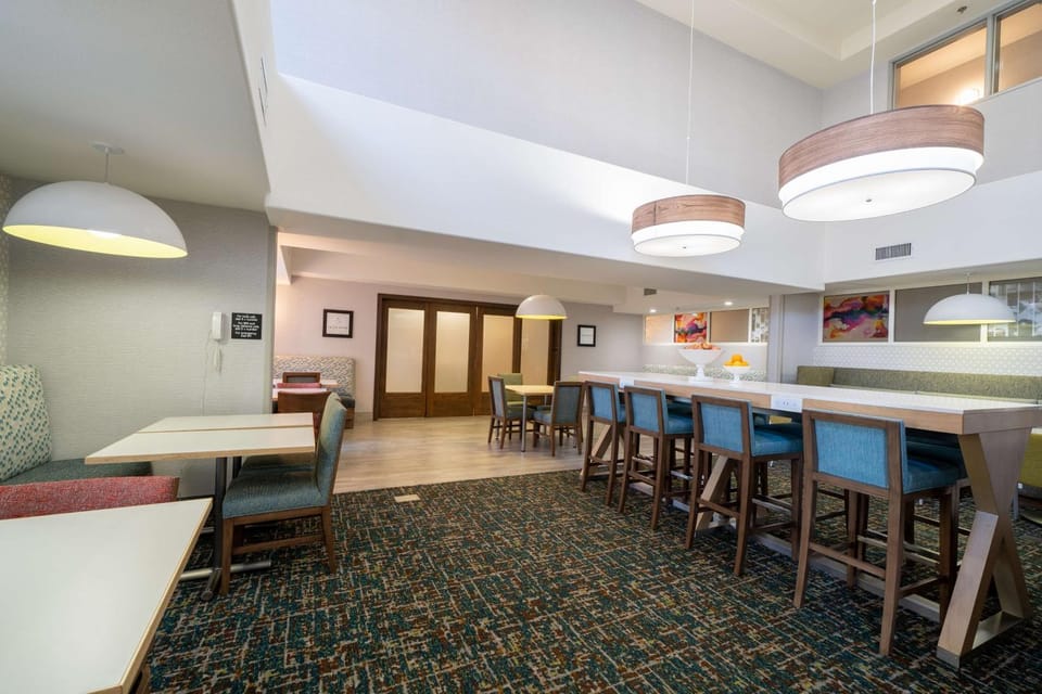 Restaurant/places to eat, Lobby or reception, Seating area