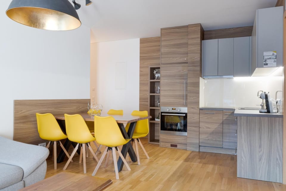 Seating area, Dining area, kitchen