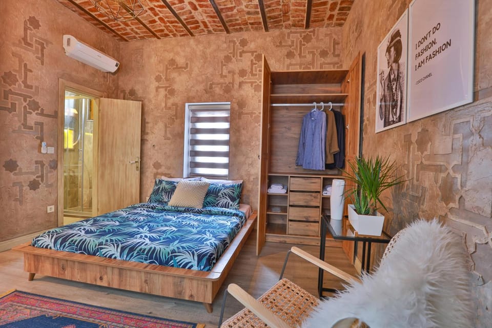 Seating area, Bedroom