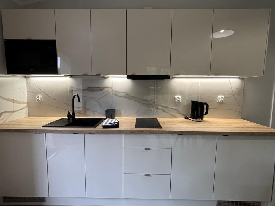 Coffee/tea facilities, Kitchen or kitchenette, stove, toaster