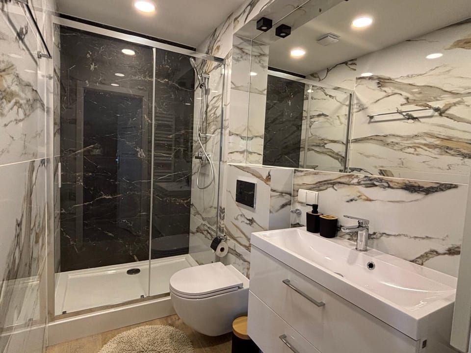 Shower, Toilet, Bathroom