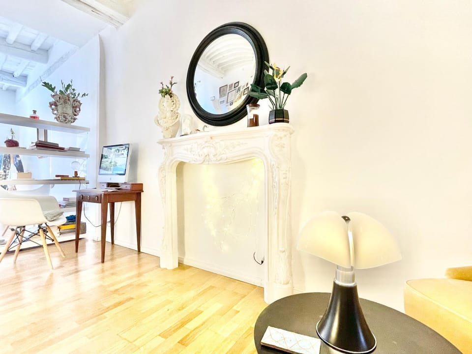 Living room, hair dresser