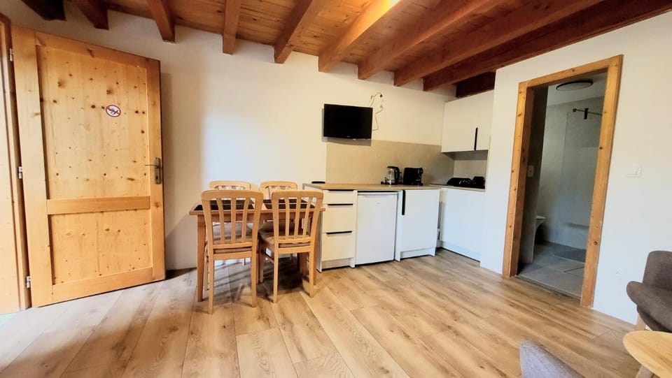 Kitchen or kitchenette, Living room, kitchen