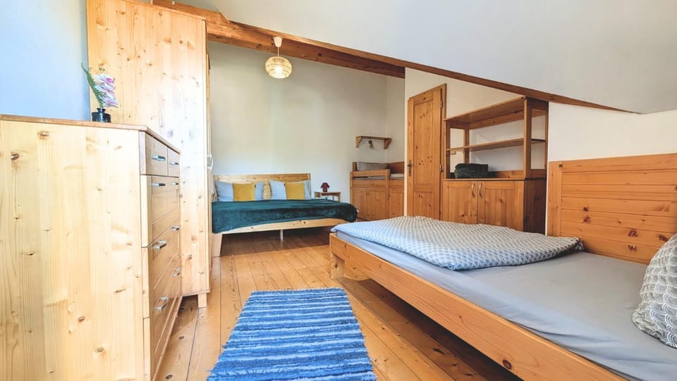 Photo of the whole room, Bedroom