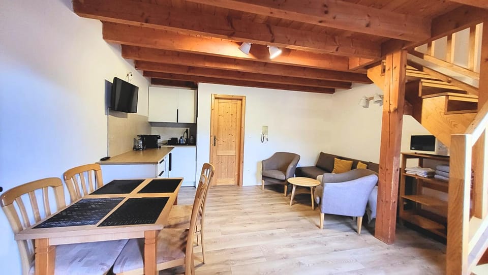 Communal lounge/ TV room, Kitchen or kitchenette, Living room, kitchen