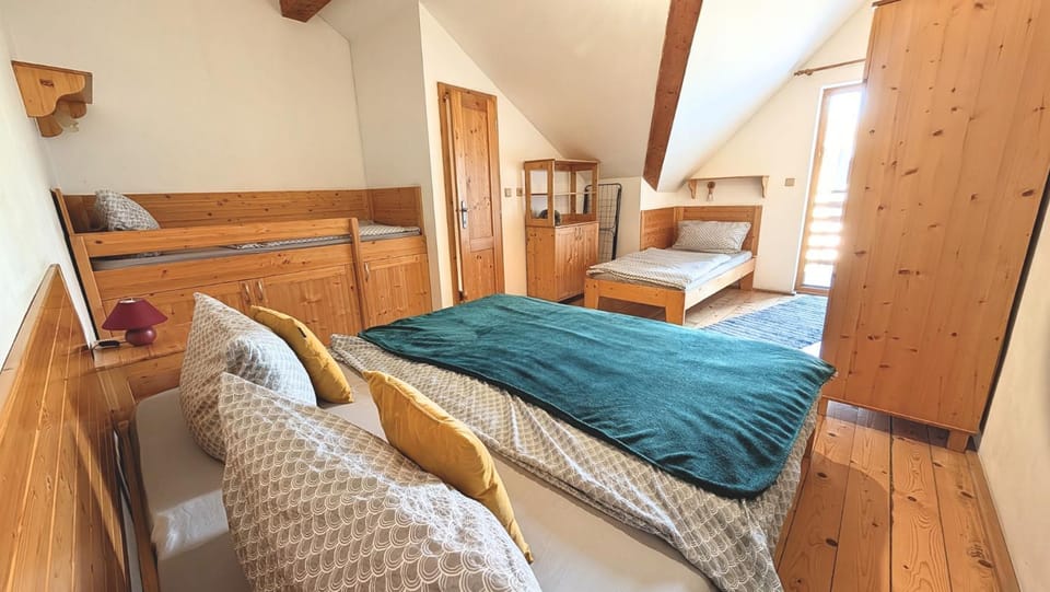 Photo of the whole room, Bedroom