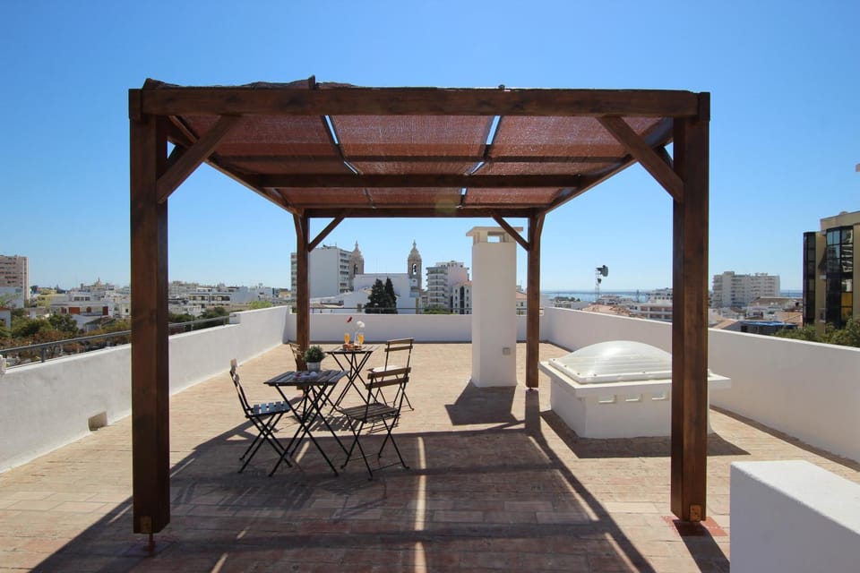Balcony/Terrace, Seating area, Dining area, Evening entertainment, City view, Landmark view, Sea view, Street view, Drinks
