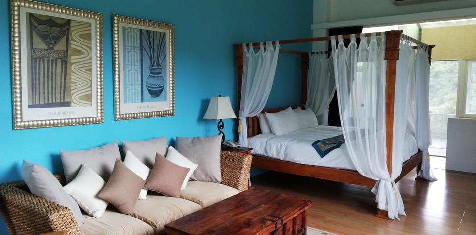 Bed, Living room