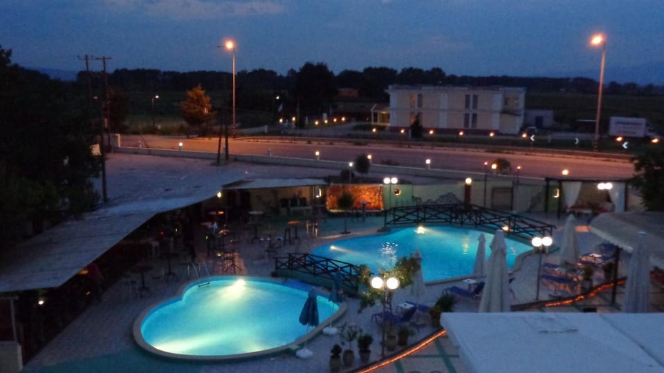 Swimming pool, Swimming pool