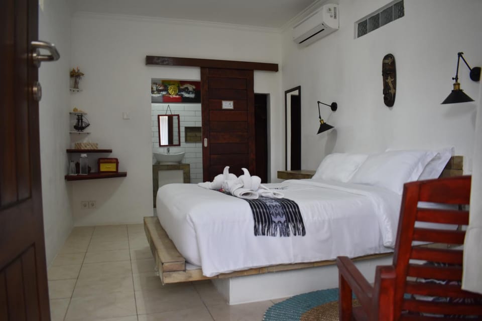 Bed, Photo of the whole room, Bedroom, air conditioner