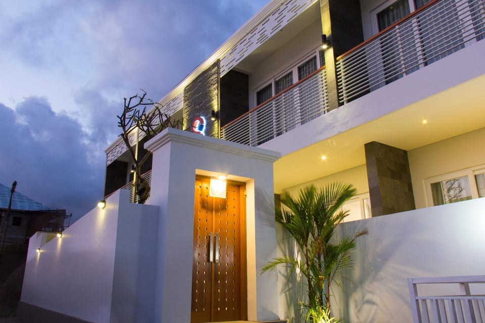 Facade/entrance, Neighbourhood, Garden