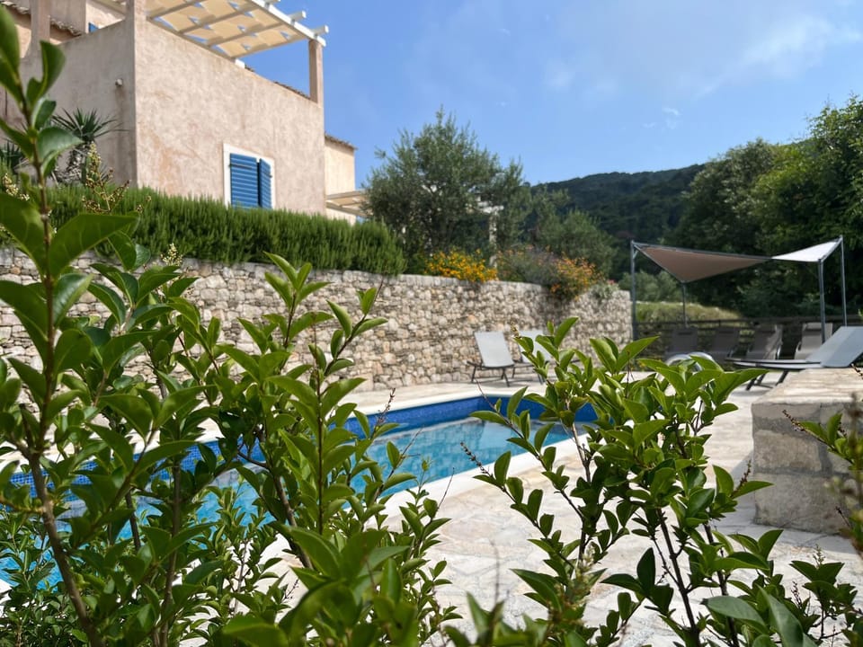 Property building, Natural landscape, Garden view, Pool view, sunbed