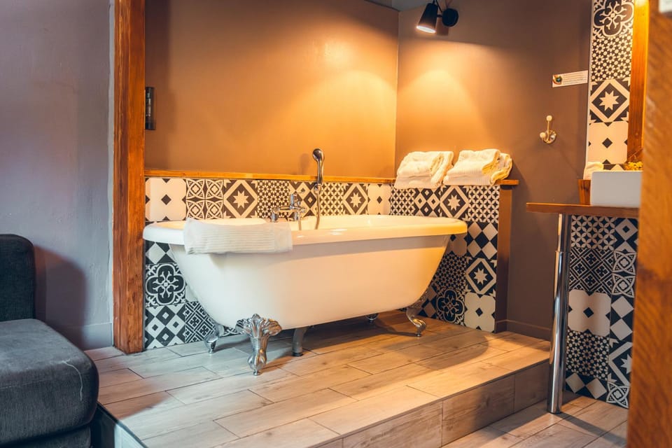 Bathroom, Bedroom, Bath
