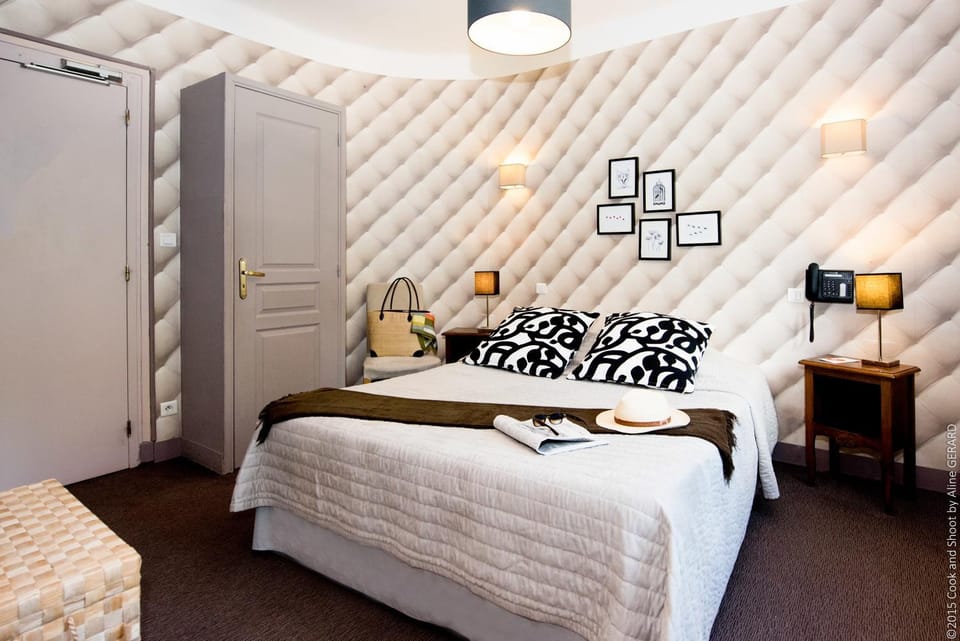 Bed, Bedroom, Text overlay, wardrobe