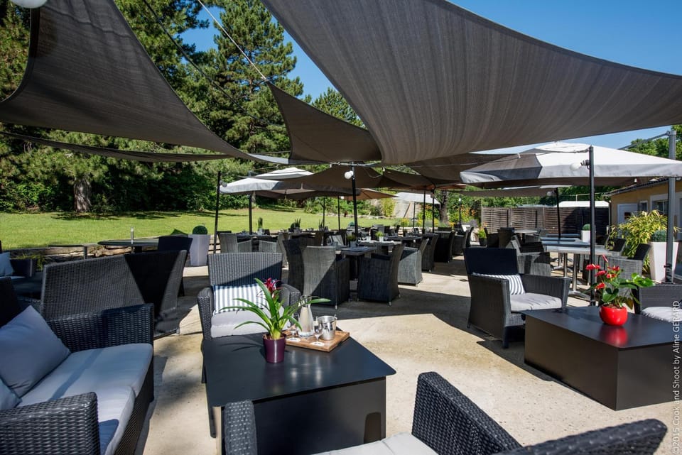 Patio, Restaurant/places to eat, Balcony/Terrace, Living room, Garden view