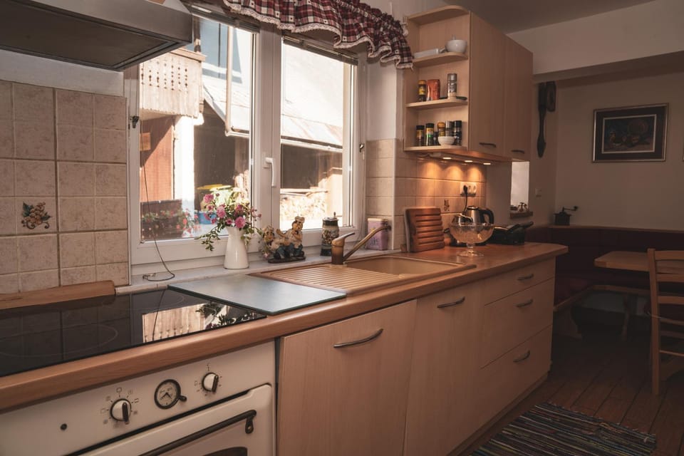 Kitchen or kitchenette, Communal kitchen