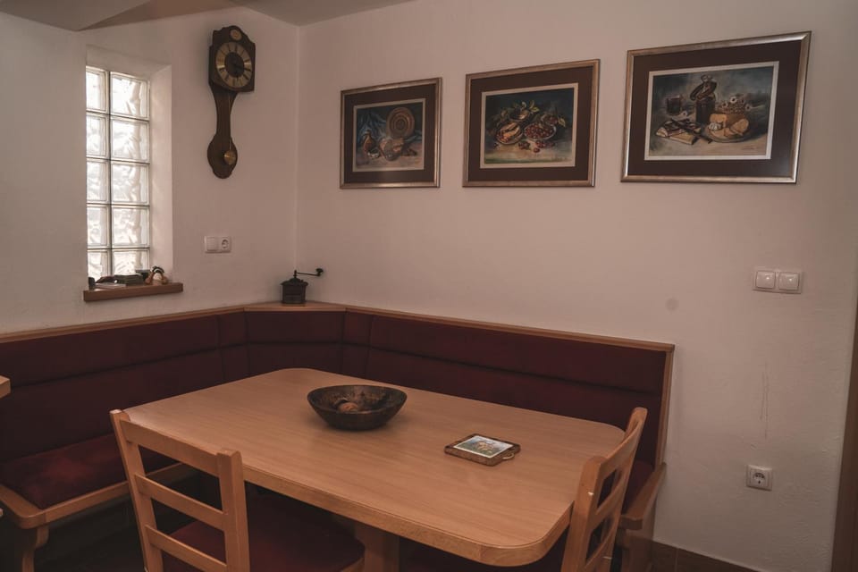 Dining area, kitchen