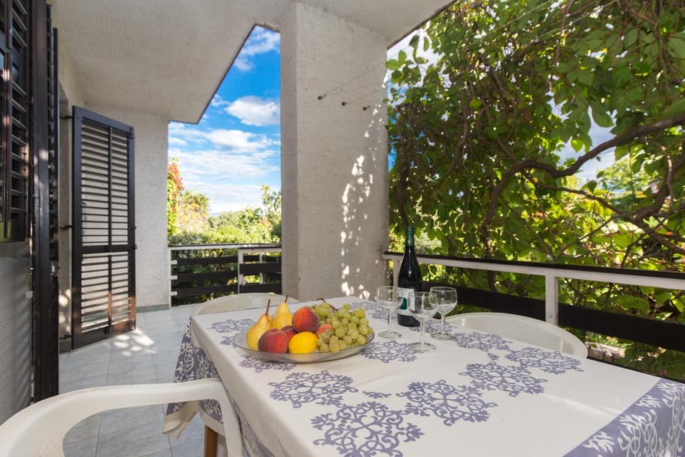 Balcony/Terrace, Garden view