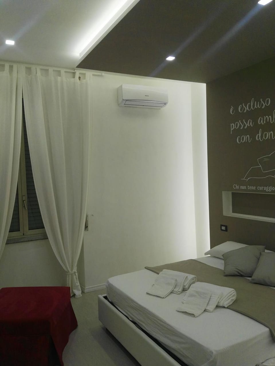 Photo of the whole room, Bedroom, air conditioner