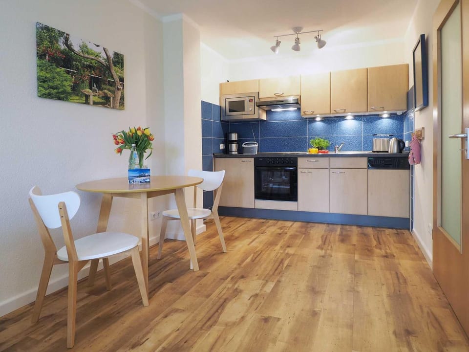 Kitchen or kitchenette, Dining area, dishwasher, pet friendly, stove
