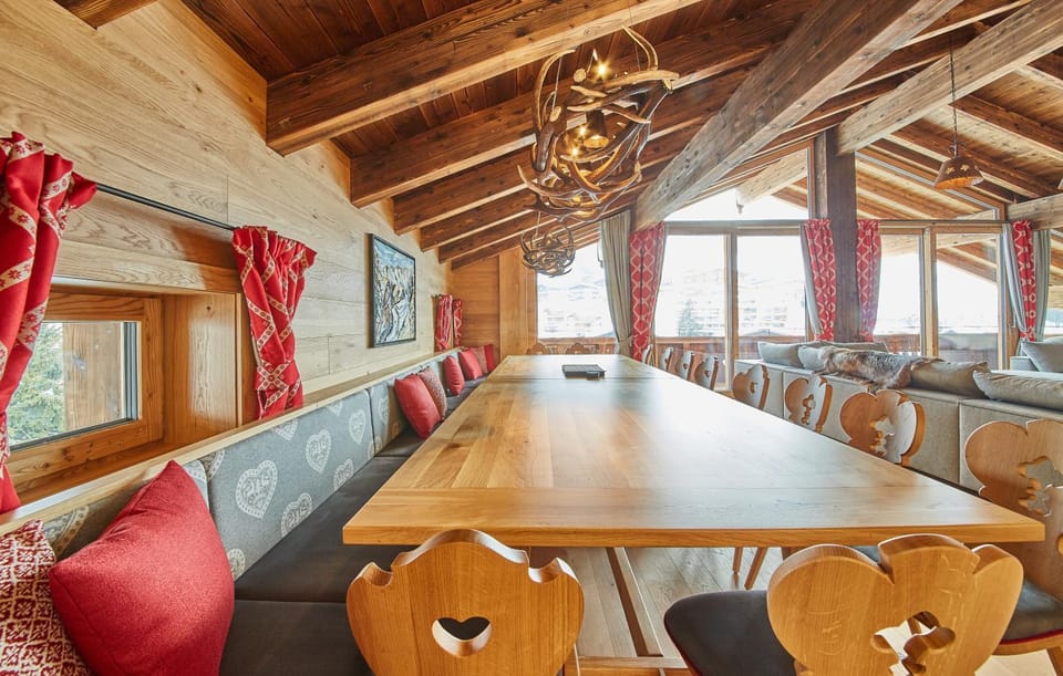 Seating area, Dining area