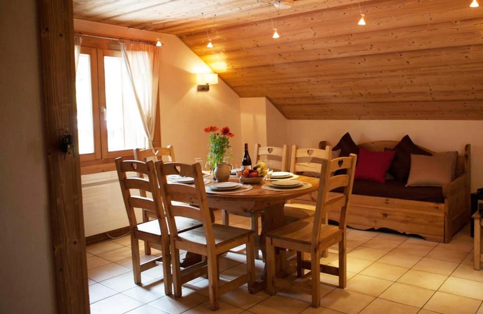 TV and multimedia, Living room, Dining area