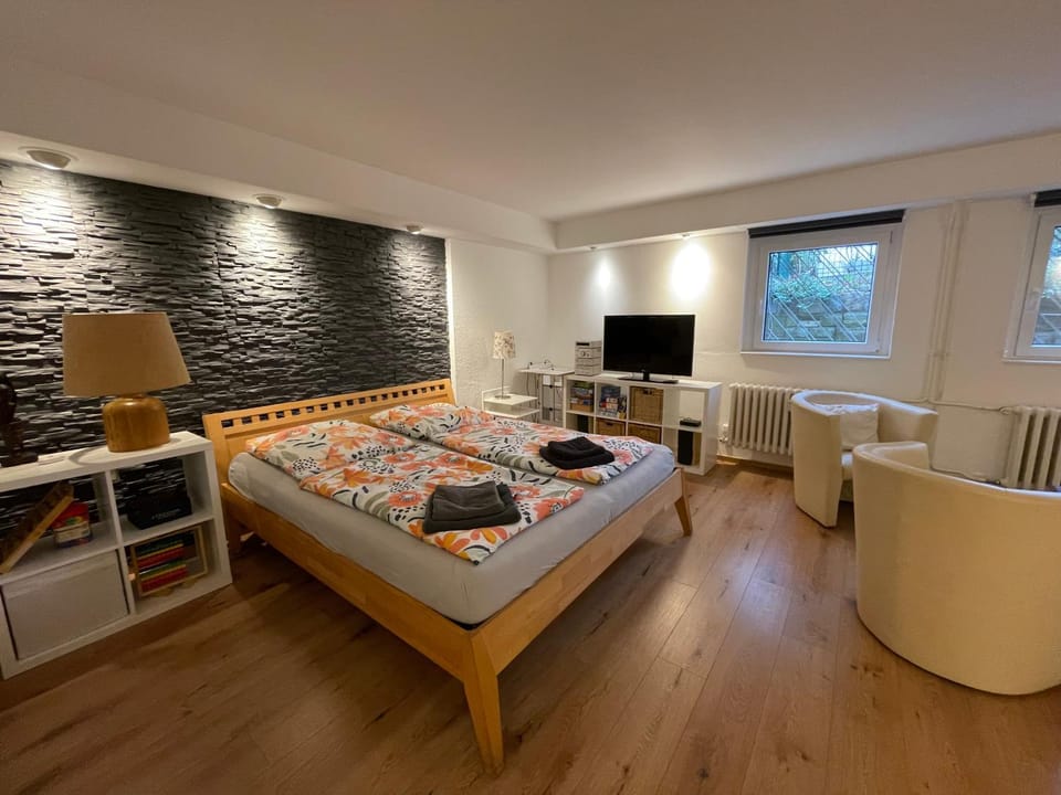 Communal lounge/ TV room, Bed, Living room