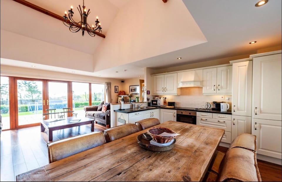 Ardkilly Ridge, Kinsale Town,Sleeps 8 House in County Cork