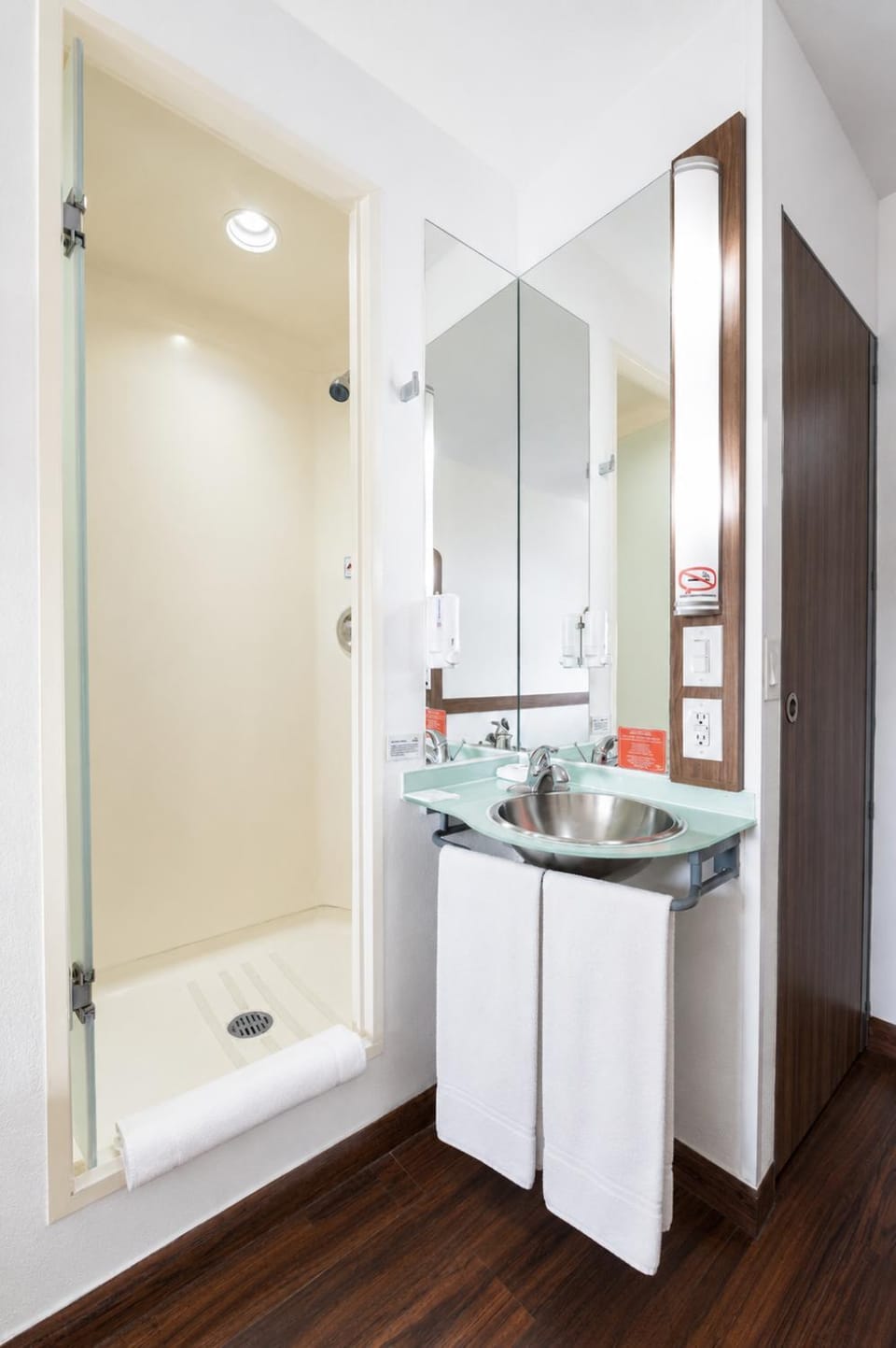 Shower, Bathroom, towels