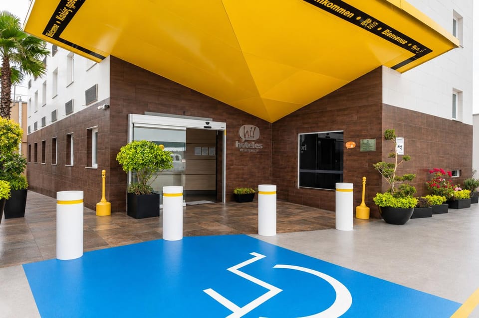 Facade/entrance