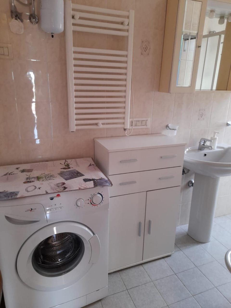 Bathroom, washing machine