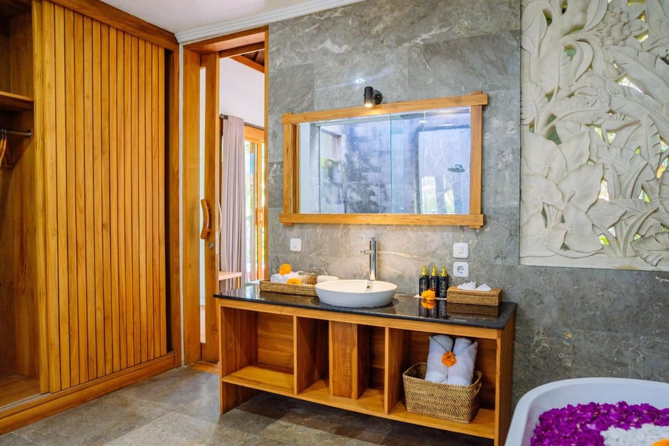 Bathroom, towels