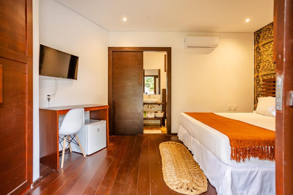 Bed, TV and multimedia, Photo of the whole room, Evening entertainment, Bedroom, towels, wardrobe, air conditioner