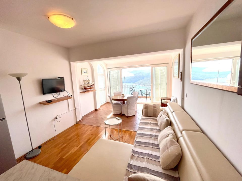 Living room, Sea view