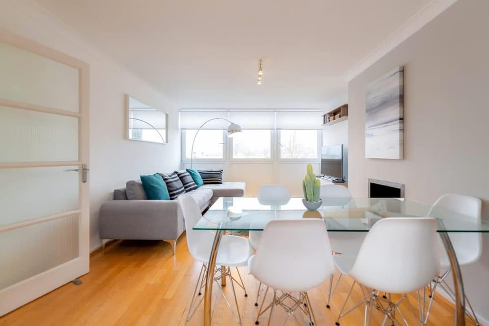 Holland Park 2 Bed Flat by BaseToGo Apartment in City of Westminster