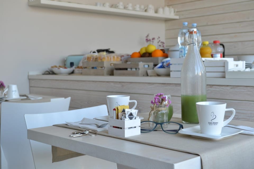 Breakfast, Continental breakfast, Buffet breakfast