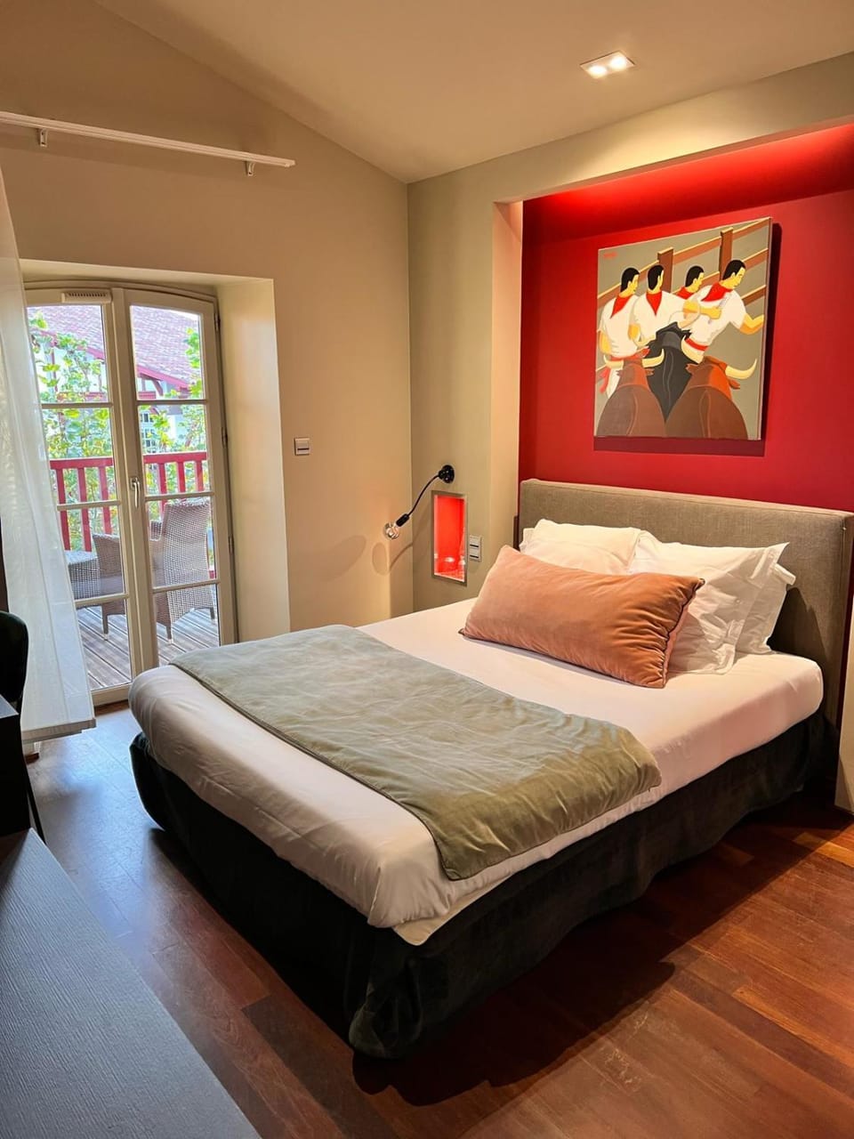 Bed, Photo of the whole room, Bedroom