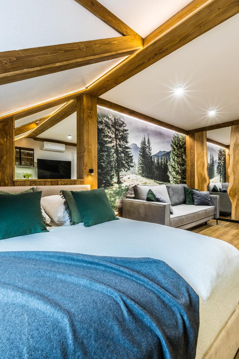 Photo of the whole room, Bedroom