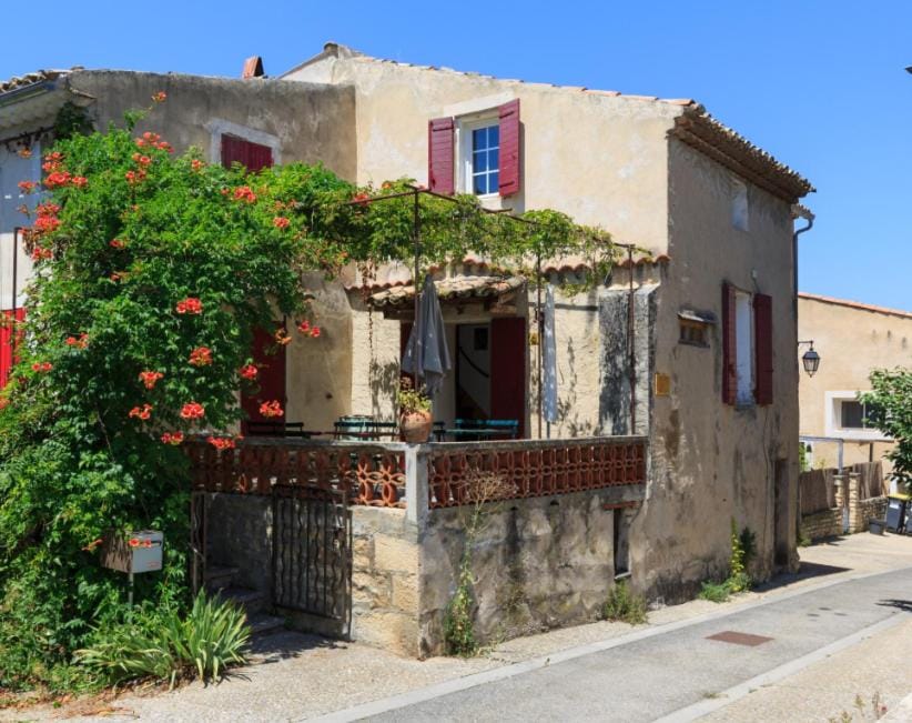 Balcony/Terrace, Street view