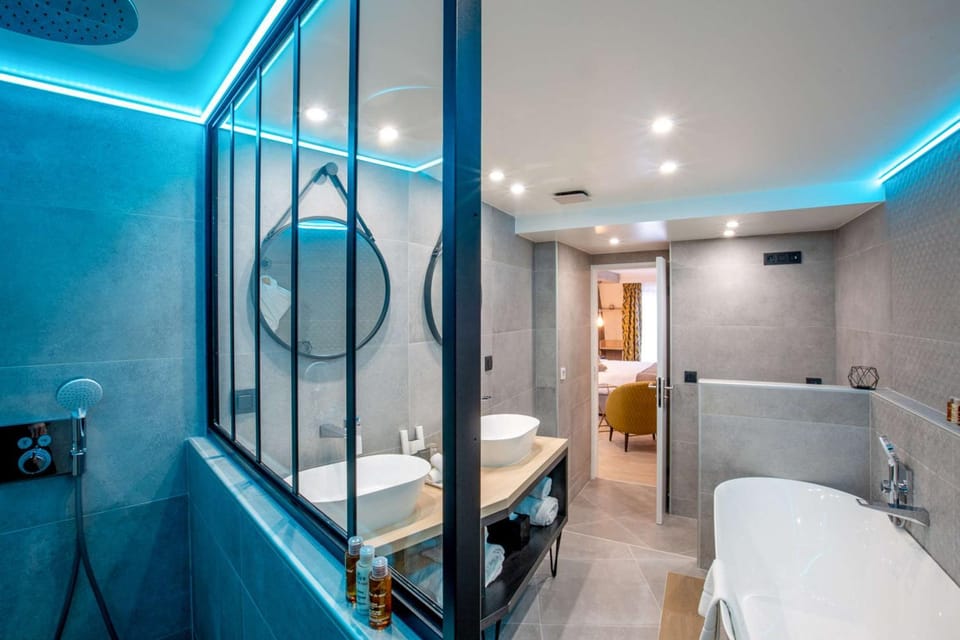 Shower, Toilet, Bathroom, Bedroom, Bath