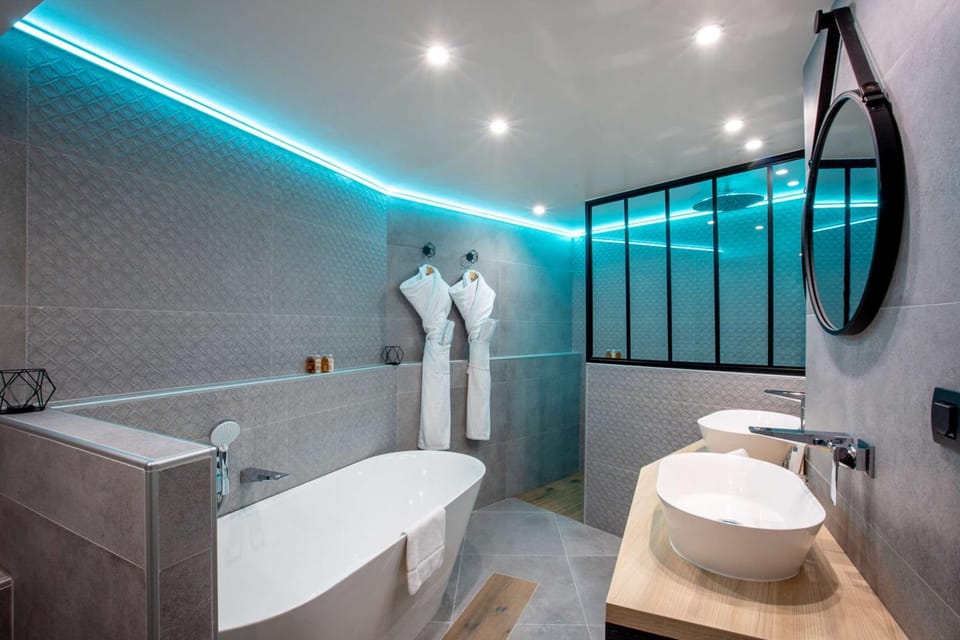 Shower, Toilet, Bathroom, Bath, towels