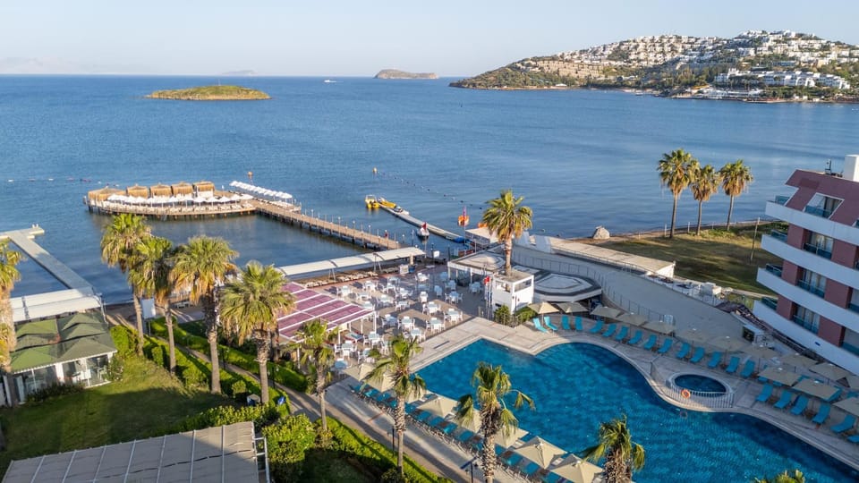 Sea view, Swimming pool, sunbed