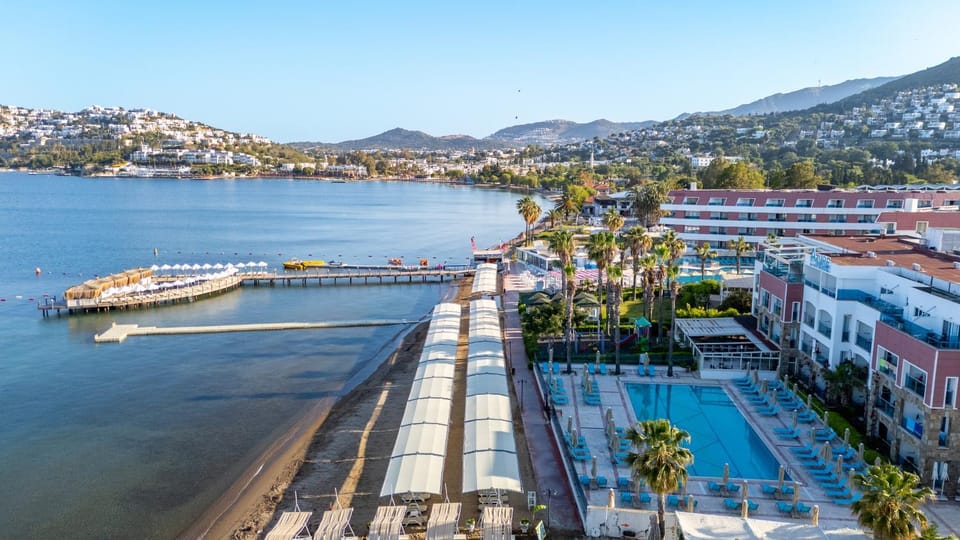 Property building, Day, Natural landscape, Bird's eye view, Sea view