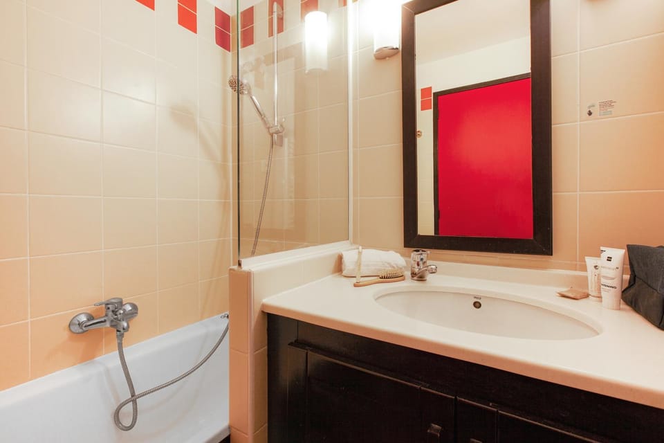 Shower, Bathroom, Bath, towels