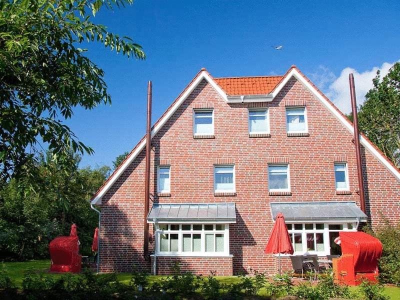 Property building, Day, Garden, Garden view
