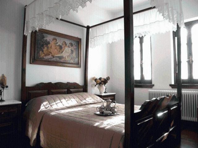 Bed, Photo of the whole room