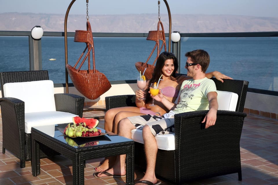 Facade/entrance, People, Solarium, Balcony/Terrace, Lounge or bar, Drinks, group of guests