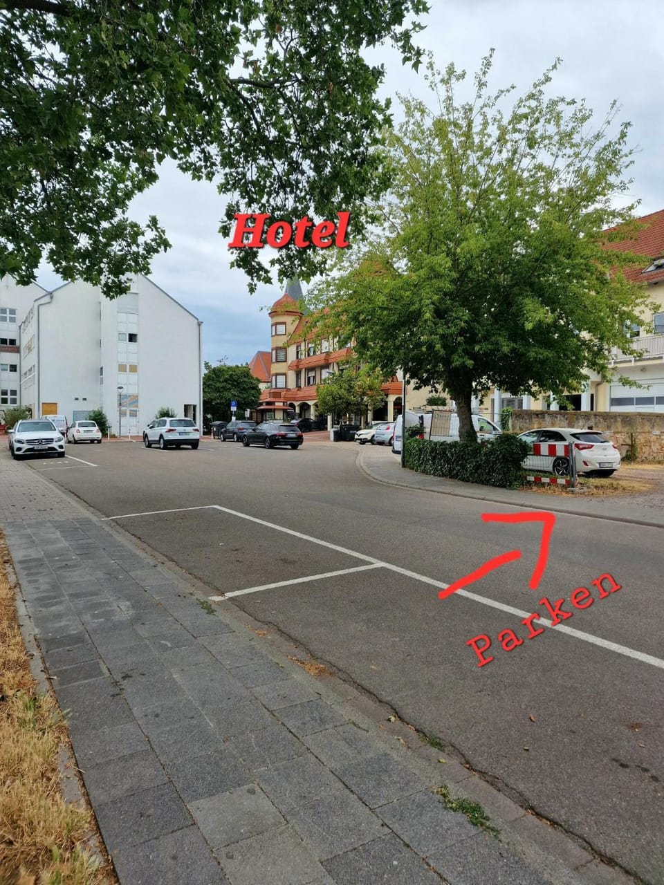 Property building, Day, Neighbourhood, Street view, Location, Parking