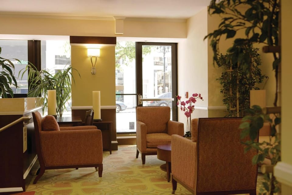 Club Wyndham Harbour Lights Resort in Gaslamp Quarter