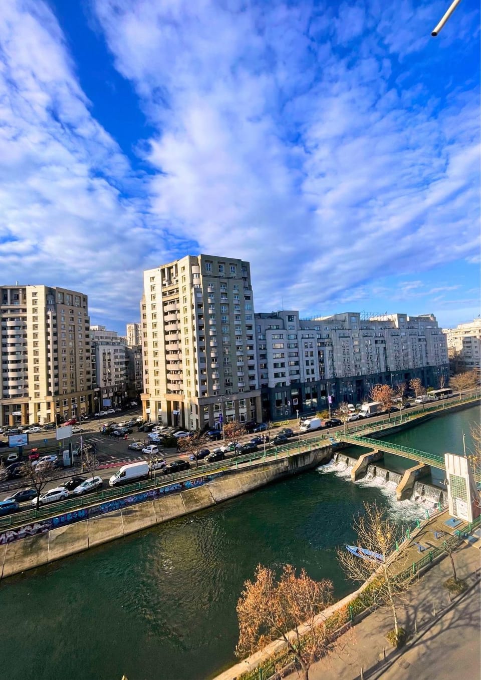 Neighbourhood, City view, River view, Location